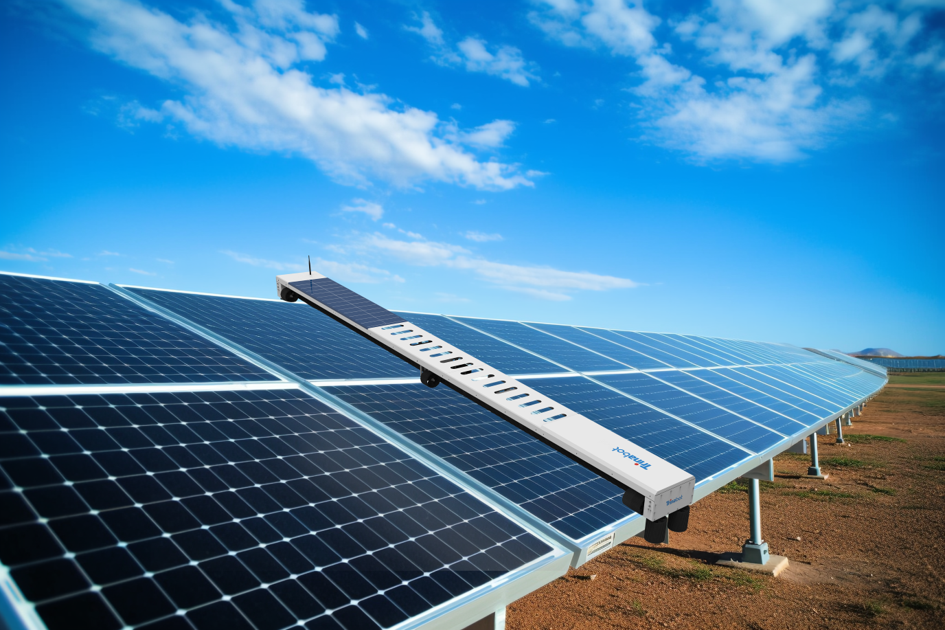 “极光系列”挂轮式光伏清扫机器人